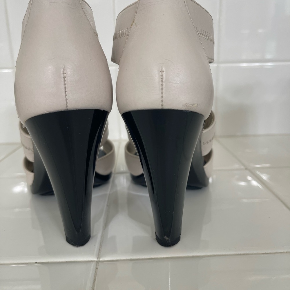 Michael Kors off white-Beige Heels - Picture 3 of 11